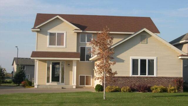 House-2853-Wyndam-Court-004.jpg